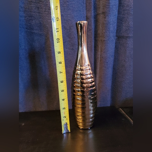 Vases - Picture 2 of 2